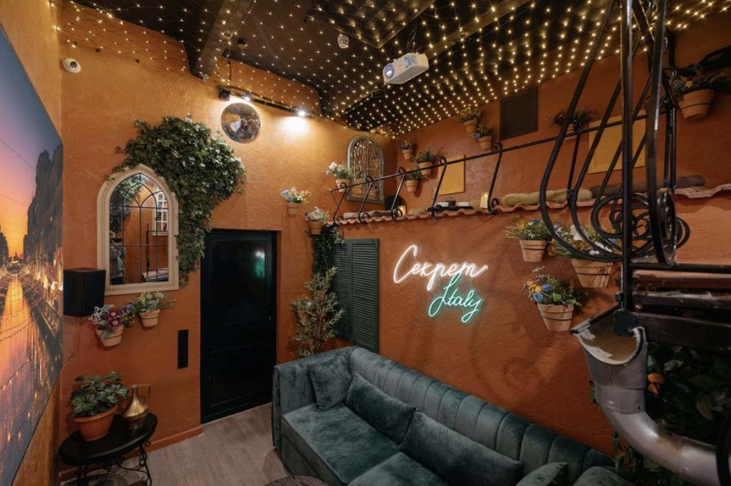 Italy &mdash; private cinema room