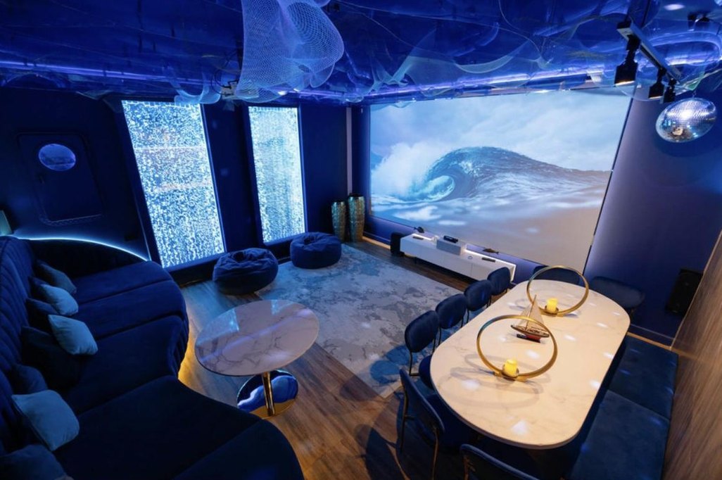 Tsunami &mdash; private cinema room